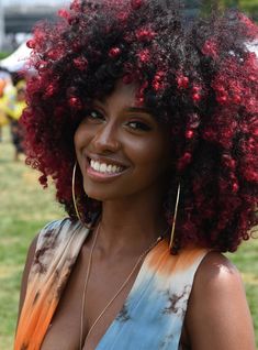 Colorful Afro Hair, Dyed Hairstyles For Black Women, Afro Colored Hair, Tip Dyed Hair, Curly Dyed Hair Natural Curls, Colored Afro, Cabello Afro Natural, Red Curly Hair