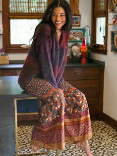 Snuggle Up V-Neck Sweater - Eggplant-view 1 Fall Festival Outfit, Earthy Style, Earthy Outfits, Winter Boho, Natural Life, Hippie Outfits, Bohemian Clothes, Sleeveless Jumpsuits, Wide Leg Jumpsuit