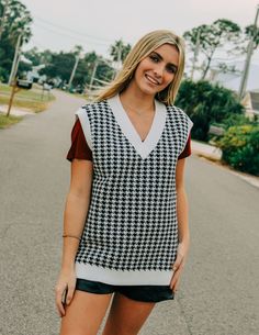 Houndstooth V-Neck Sweater – Sportin It Boutique Trendy V-neck Fall Vest, Fall V-neck Knit Vest, Trendy V-neck Sweater Vest For Fall, Preppy V-neck Tops For Fall, Preppy Black Top For Fall, Fall V-neck Sweater Vest, White V-neck Vest For Fall, White V-neck Sweater Vest For Work, White Houndstooth