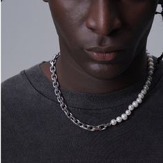 Statement mens pearl necklace As the representative of the Hip Hop style, the Cuban chain is definitely classic jewelry. Is that it? No. It can go one step further: splice with pearls. A very statement splicing pearl Cuban mens chain was born. This pearl Cuban chain finds a balance between cold metal and gentle pearls. The cool metal Cuban chain represents fearlessness and bravery and the mens pearl necklace represents gentleness and kindness. This design breaks the monotony of the metal Cuban c Men In Pearls, Male Pearl Necklace, Half Pearl Half Chain Necklace, Half Chain Necklace, Pearl Necklace Outfit, Mens Pearl Necklace, Pearl Necklace Men, Men Choker, Male Jewelry