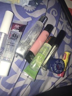 Lip Accessories, Bling Choker, Lips Essentials, Makeup Lipgloss, Diy Lip Gloss, Glow Ups, To Smell Good, Lip Care Routine