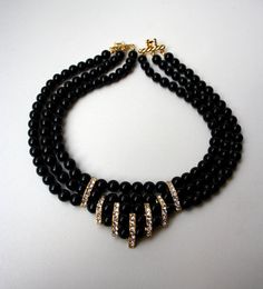 Jewelry Editorial, Diy Jewelry Necklace, Black Coral, Basic Jewelry, Handmade Jewelry Designs, Bead Jewellery, Beaded Jewelry Diy, Jewelry Projects