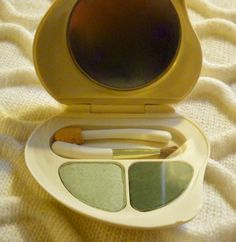 1970s Makeup Products, 70s Makeup Products, Vintage Eyeshadow, Halston Vintage, Vintage Halston, 70s Makeup, Retro Makeup, Makeup Package