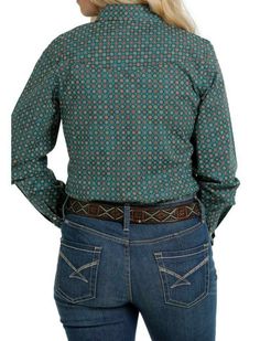 Show off your style in this ladies western shirt from Cinch. The cream marble pearl snap front and snap pockets give this teal multi print shirt an extra pop. The Cinch logo is embroidered on the pocket in a matching pearl thread. 100% Cotton Ladies Western Shirts, The Cinch, Cream Marble, Western Store, Cowgirl Western, Button Up Long Sleeve, Western Shirt, Western Shirts, Print Shirt