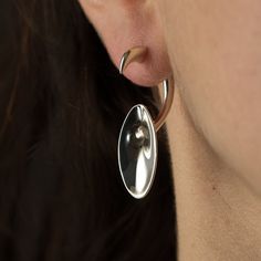 A single sterling silver earring that has a safety mechanism hidden behind your ear. Ένα μονό σκουλαρίκι από ασήμι 925, το οποίο έχει μηχανισμό ασφαλείας που κρύβεται πίσω από το αυτί σας. Unique Silver Earrings With Polished Finish, Modern White Gold Clip-on Earrings For Gift, Minimalist Sterling Silver Jewelry With Concave Shape, Modern Polished Clip-on Earrings As Gift, Nickel-free Sterling Silver Clip-on Earrings For Everyday, Modern Polished Clip-on Earrings For Gift, Silver Hallmarked Minimalist Earrings, Modern Polished Finish Clip-on Earrings As Gift, Modern Polished Finish Clip-on Earrings For Gift