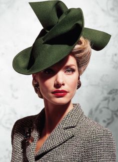 Pattern includes five versions ranging from a simple wide-brimmed hat to a dramatic, swooping fascinator (shown). Spring Hat, Pulled Back Hairstyles, Victorian Hats, Spring Hats, Hat Base, Mini Top Hat, Spring Celebration, Brimmed Hat