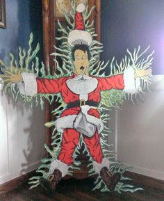 Clark Griswold outdoor decoration Plywood Cutouts, Vacation Pajamas, Christmas Door Decorating, Ideas With Ribbon, Clark Griswold Christmas, Christmas Door Decorating Contest, National Lampoons Vacation, Pinterest Christmas, Christmas Tree Images