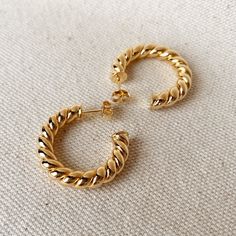 Our best selling croissant hoop earrings, but with push-back closure. Just gorgeous to wear anytime. Available in 20mm and 26mm external diameter. 18k Gold filled Dimensions: 20 mm x 5mm wide tube 26mm Diameter x 5mm wide tube Only 6 grams Hypoallergenic and waterproof jewelry Handcrafted in Brazil Waterproof Jewelry, Dress Jewelry, Jewellery Design, Gold Filled Jewelry, Pricing Jewelry, Gold Jewellery, Wholesale Jewelry, Cross Pendant, Handcrafted Jewelry