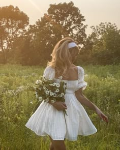 Senior Pic Props, Girl In White Dress Aesthetic, Delicacy Aesthetic, Coquette Senior Pictures, White Dress Photoshoot Photo Ideas, Feminine Girl Aesthetic, Cottagecore Poses, Cottagecore Aesthetic Photoshoot, Coquette Photoshoot