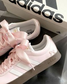 Pink Shoes Adidas, Coquette Adidas, Adidas Pink Shoes, Pink Adidas Shoes, Pretty Sneakers, Stile Hijab, Trendy Shoes Sneakers, Preppy Shoes