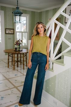 Spring Jeans Outfit Casual Styles Classy, Outfits With Dark Denim Jeans, Modern Muse Style, Madewell Inspired Outfits, Outfits With Chambray Shirts, Soft Natural Jeans Outfit, Fall Wine Country Outfit, Fall Outfits With Color, Daily Look Outfits Work