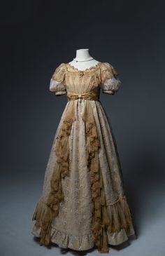 Luxury Empire Waist Gold Ball Gown Regency Era dress with Lace Rose Embroidery - Jane Austin Plus Size - WonderlandByLilian Regency Era Dress, Gold Ball Gown, Polka Dot Wedding Dress, Gaun Abad Pertengahan, Regency Era Fashion, Jane Austin, Regency Dress, Regency Era, Rose Embroidery