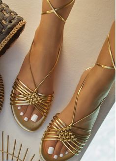 Girls Shoes Teenage, Shoe Model, Shoes Stand, Stunning Shoes, Lace Up Sandals, Fashion Sandals, Dream Shoes, Stylish Shoes