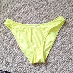 New Never Worn Clean Open To Offers Spring Brief Bottoms For Beach Party, Spring Brief Swimwear For Sunbathing, Spring Beach Party Swimwear Briefs, Yellow Brief Swimwear For Summer, Women's Shapewear, Bras And Panties, Wild Fable, Bra Lingerie, Shapewear