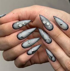 Grey Nails With Chrome, Dark Goth Nails, Cybercore Nails, Eyeball Nails, Ongles Goth, Pointy Nail Designs, Manikur Kuku, Chrome Nails Designs, Pointy Nails