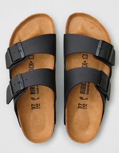 Birkenstock Women's Arizona Sandal Tokyo Street Fashion, Air Shoes, Dr Shoes, Birkenstock Sandals Arizona, Estilo Indie, Birkenstock Women, Birkenstock Sandals, Skateboarder, Boots Sneakers