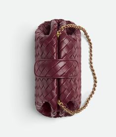 • Padded Intrecciato leather teen clutch with leather braided metal chain • Single compartment • Magnetic flap closure Bottega Veneta Clutch, Bottega Veneta Intrecciato, Small Clutch, Pretty Bags, Louis Vuitton Shoulder Bag, Leather Clutch, Leather Accessories, Brass Finish, Metal Chain