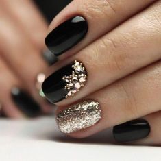 Black associated with power, strength, mystery, elegance, and sophistication, black is the darkest color. When you want to be elegant, you can't go wrong with wearing black. And that applies to more than just your dress. If you want to try something new, why not opt for gel black nails matte black nails? This design lo Black Coffin Nails, Black Nail Art, Her Nails, Super Nails, Trendy Nail Design, New Year's Nails, Nail Polishes, Gorgeous Nails, Holiday Nails