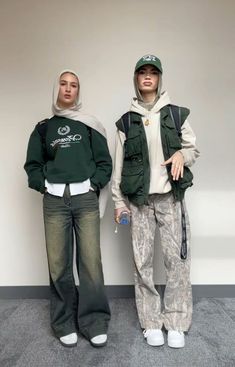 Hijab Fashion Inspiration Streetwear, Baggy Outfits Hijab, Hijab Fashion Streetwear, Baggy Modest Outfit, Masc Hijabi, Hijabi Baggy Outfits, Hijab Outfit Streetwear, Streetwear Style Women, Hijabi Fits Streetwear