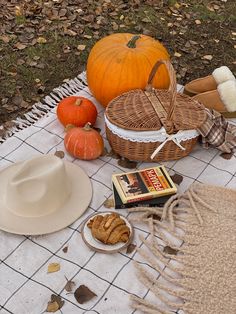 Fall autumn season spooky cozy beige October cottage core lifestyle picnic nature Halloween aesthetics October Picnic, Halloween Breakfast, Fall Mood Board, Autumn Scenes, Instagram Travel, Season Of The Witch, Fashion Aesthetics, Fall Feels