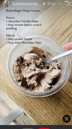 someone is holding a spoon over a bowl of ice cream on a wooden table with instructions for how to make it