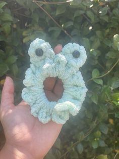 Frog Scrunchie: Enjoy making this #Crochet interactive pattern by ICrochetArt (@amit2677) only on @ribblrit with unique tools - Free App available! Get this pattern now and start crafting! Scrunchie Crochet Pattern, Scrunchie Crochet, Unique Tools, Unique Crochet, Free App, Easy Projects, Free Patterns, Free Apps, Scrunchies