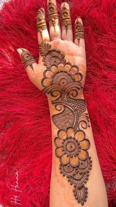 henna tattoo on the hand