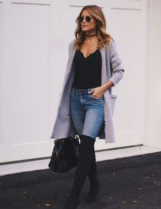 Grey long cardigan, black over the knee boots, tank top, skinny jeans and choker More Top And Jeans, Outfit Jeans, Outfit Trends, Winter Outfits For Work, Outfits Casual