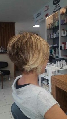 Short Hair Styling Ideas, Short Hair Long Fringe, Short Hair Styling, Hair Styling Ideas, Haircuts Short Hair, Edgy Short Haircuts, Chic Short Haircuts, Chic Short Hair, Hair Magic