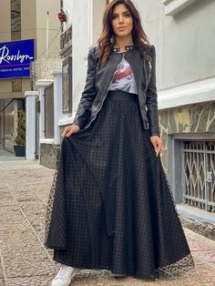 Casual Black Skirt, Long Black Tulle Skirt, Choir Outfits, Polka Dot Skirt Outfit, Dot Skirt Outfit, Polka Dots Skirt, Maxi Skirt Winter, Tulle Skirts Outfit, Black Skirt Outfits