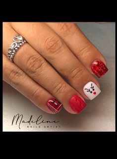 Short Dip Christmas Nails, Simple Winter Acrylic Nails Short, Simple Grinch Nails Short, Aaliyah Nails, Winter Manicure Ideas For Short Nails, Christmas Short Nail Ideas, Holiday Nails Christmas Dip Powder, Erika Nails, Short Xmas Nails