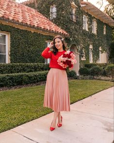 Valentines Day Modest Outfits, Plus Valentines Day Outfit, Red And Cream Outfit, Valentines Day Looks Outfit, Red And Pink Outfits, Valentine Dress Ideas, Colorblock Outfits, Red And Pink Outfit, Valentines Outfits For Women