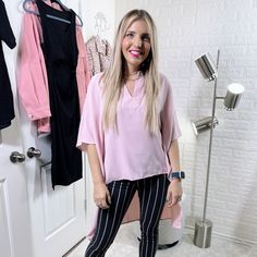 Can you tell that i've been on a pink kick lately! An elegant v-neck, dramatic high-low blouse. Pair with skinny jeans or leggings for a chic street look! The top is available in sizes S-2XL. The Fit is loose and flowy. Shop zjoxa.com 🤍 Free Shipping 🇺🇸 🇨🇦 #womensfashion #onlineclothingstore #onlinestore #clothing #onlinefashion #trendystyle #shopclothes #fashioninspo #fashionlover #fashiondaily #pinkoutfit #flowytop #chiclook #chicoutfit #cuteoutfits #cutetops High Low Blouse, Flowy Blouse, Street Look, Flowy Tops, Pink Outfit, Cute Tops