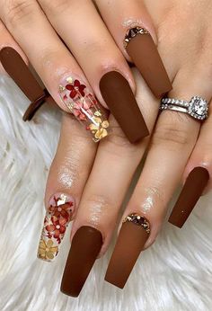 Brown nails and flower pressed nails The season has now changed from summer to fall, so it is time to start thinking about your... Brown Acrylic Nails, Brown Nail, Brown Nails Design, Unghie Nail Art, Fall Nail Art Designs, Cute Nails For Fall, Fall Nail Art, Fall Nail Colors