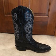 Men’s Size 12 Black Cowboy Boots. Lizard Detail On Toe. All Black Boots With White Stitching All Black Boots, Black Cowboy Boots, Black Cowboy, Black Circle, Cowboy Western, Western Cowboy Boots, Western Boots, All Black, Cowboy Boots