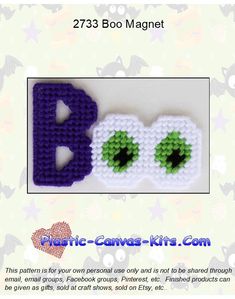 two crocheted letters with green eyes and the letter b on them are shown