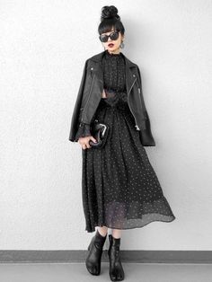 GLI ABITI LONGUETTE PIU' BELLI Rok Outfit, Teenage Outfits, Mode Chanel, All Black Outfit, Goth Outfits