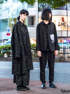 Japanese Minimalist Fashion, Black Slim Pants, Minimalist Monochrome, Genderless Fashion, Kimono Coat, Asian Street Style