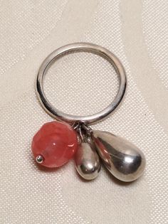 Unusual vintage sterling silver Dangle Charm ring, with 2 sterling teardrop charms & another which I believe is rhodonite, carnelian or similar.  Approximately size N - 6.75 - 54 in excellent condition. Silver Drop Jewelry With Dangling Charms, Silver Teardrop Jewelry With Dangling Charms, Charm Ring, Charm Rings, Dangle Charms, Rings Statement, Sterling Silber, Vintage Sterling Silver, Beautiful Rings