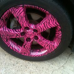 Pink Wheels, Pink Cars, Pink Car Accessories, Pink Zebra Print, Pink Jeep, Pink Rims, Girly Car Accessories, Car Deco, Cool Car Accessories