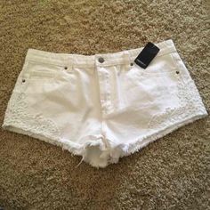 Nwt White Shorts. They Have Floral Lace Detailing Along The Sides. They're A Size 29, So They Fit A 29, 7/8 And A 9/10, And In My Opinion A 30. In My Opinion, My Opinions, 9 And 10, Lace Detail, Floral Lace, White Shorts, Color White, Womens Shorts, Lace