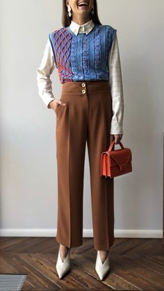 Eclectic Outfits, Meeting Outfit, Trends 2025, Best Winter Outfits, Office Outfits Women, Corporate Outfits, Office Outfit, Eclectic Fashion, Midi Skirts