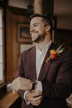 Maroon Wedding Suit, Fall Groom Attire, Maroon Grooms Suit, Mountain Destination Wedding, Fall Mountain Wedding, Suit For Men Wedding, Wedding Suit Ideas, Wedding Groomsmen Attire