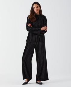 Add some luxury to your look with these Ella Rafaella pleated velvet pants. These wide-leg pull-on style pants feature a rise that sits above the natural waistline, providing a flattering silhouette. The elasticated waistband ensures comfort while the ankle-length cut adds a fashionable finishing touch. Crafted from plush velvet, these high-waisted pants are a chic choice that can be dressed up or down. Pair With Pleated Velvet Top 92% Polyester / 8% Spandex Velvet Fabrication Velvet Fabrication Black Pleated Pants Outfit, Pleated Pants Outfit, Velvet Wide Leg Pants, Velvet Set, Soft Modern, Elevated Style, Minimal Outfit, Curvy Plus Size, Velvet Top