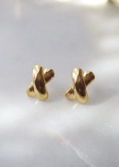 These minimalistic and trendy puffy earrings will elevate your fashion game. Perfect for any occasion, these earrings are a must-have for any fashion-forward individual. Stainless steel, gold plated Cool Clothing, Bottle Bag, Mens Skin Care, Gift Card Sale, Reusable Bags, Men's Grooming, Sock Shoes, Fashion Games, Beauty Women