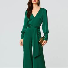 The Perfect Holiday Season Jumpsuit! Beautiful Emerald Satin V Neck Jumpsuit With Wide Legs And A Waist Sash Fits Like A Size 6 But Definitely On The Taller Side New With Tags - Originally From Lightinthebox.Com Make An Offer Green Jumpsuit Gold Accessories, Long Sleeve Jumpsuit Formal, Jumpsuit Wedding Guest, Wedding Guest Formal, Elegante Y Chic, Evening Jumpsuit, Satin Jumpsuit, Silk Jumpsuit, Evening Dresses Online