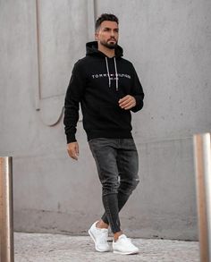 Black Hoodie Outfit Men, Black Hoodie Outfit, Mens Pants Fashion Casual, Outfits For Teenage Guys, Hoodie Outfit Men, Suits Men Business, Urban Style Outfits, Mens Fashion Wear, Suits Men