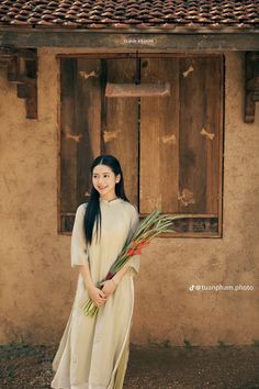 Wedding Vietnamese, Traditional Photoshoot, Tet Holiday, Vietnamese Clothing, Travel Pose, Concept Photography, Feminine Women, Outdoor Portraits, Grad Photos