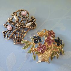 CHOOSE ONE;Vintage  Flower Basket Brooches ,Enamel Multicolored  Floral Basket pin brooch., Enamel Multicolored Gold ton brooch 1 1/2' x2' .Old Gold ton Faux Pearl ,Ceramic  brooch -2' x 2'  -this brooch -Pendant.  Brooches is good condition, comes in gift box .Gift wrap is available if this is being sent as a gift Thank you for viewing and please contact me if you have any questions . I don't accept cancellations .Thank you for shopping! Vintage Flower Enamel Pin Gift, Vintage Flower Enamel Pin For Gift, Vintage Enamel Flower Brooches, Vintage Flower Enamel Pin For Collectors, Vintage Flower Enamel Pin, Vintage Flower Enamel Pin Collectible, Vintage Gold Enamel Brooches, Vintage Enamel Wedding Brooches, Vintage Enamel Flower Brooch