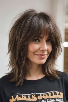 Medium Short Layered Haircuts Shoulder Length, Layered Shag, Medium Shaggy Hairstyles, Layered Haircuts Shoulder Length, Long Bob With Bangs, Medium Length Wavy Hair, Bob Cuts